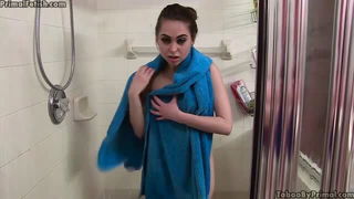 Riley Reid blue towel tease porno video